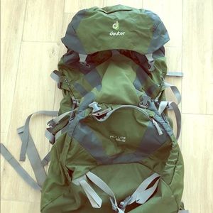 Deuter Act Lite 65+10 backpack - like new